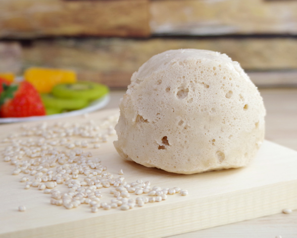 香川県産はだか麦を使用した「レンジDE蒸しパン」。白くふっくらとした蒸しパンの仕上がり